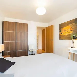 With Private Bathroom In A Modern Two Bedroom Two Bathroom Flat Homestay