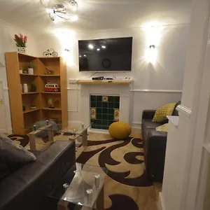 Five Bedroom Townhouse Near Excel Exhibition Centre Apartment